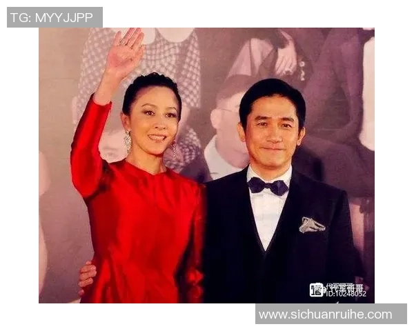 足球明星夫妻携手走红毯展现甜蜜爱情与时尚魅力引发媒体热议